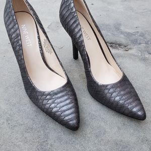 New Beautiful Nine West Heels Never worn. Sz 6